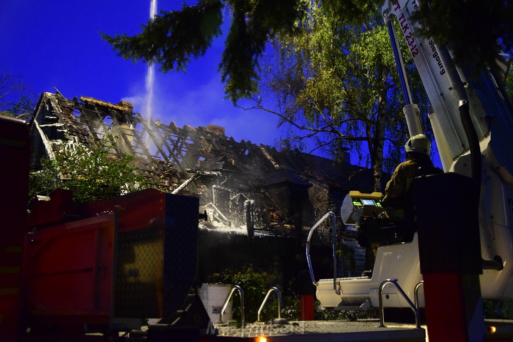 Grossfeuer Einfamilienhaus Siegburg Muehlengrabenstr P0695.JPG - Miklos Laubert